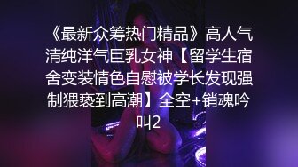  颜值不错的开档牛仔女模特跟大哥激情大秀，全程露脸漏奶情趣诱惑，交大鸡巴舔逼玩弄各种抽插爆草浪叫呻吟