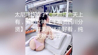 本人比照片还漂亮，喜欢玩王者美少女，撩起长裙各种摸，舌吻调情妹子很享受，抬起双腿抽插，搞得还挺舒服妹子很享受