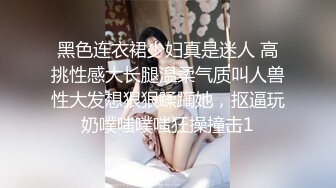 站着不提裤子玩手机让逼透气