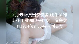 插到女友自己扭屁股