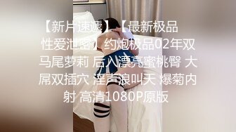 猥_琐摄影师迷_翻兼职的美少女模特趴光了各种玩完整版 (2)