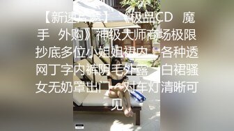 巨乳少妇穿黑色开档丝袜被年轻小伙后入