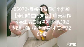 餐厅女厕近距离偷窥牛仔短裤美女的小嫩芯