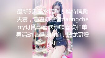 【新片速遞】美女3P 嘴叼一根 逼里插一根 性福满满 皮肤咋那么白 无毛逼咋那么粉