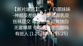 《最新流出反差嫩妹》露脸才是王道！人不可貌相清纯白皙无毛美鲍爱露出少女【伊理文】，大街超市商场景区各种人前露出 (1)