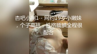 后入公司新前台，制服都没来的及脱掉