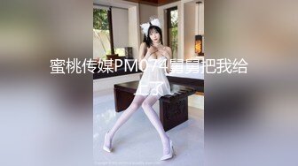 【新片速遞】最真实的偷窥 妈妈下班回家换衣服 爸爸还在外面跟妈妈讲话 妈妈身材不错 白花花的大屁屁