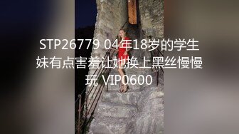 黑巨根 美女只插入大半跟 被操的白浆四溢 要是被这两根超级巧克力棒棒一下插到底会是什么后果