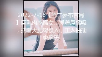 约了个少妇翘起屁股舔背乳推,扶着屁股后入撞击表情可见