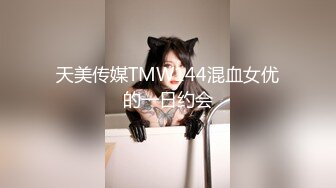 科技楼蹲守全景偷拍 牛仔短裤美女的小黑鲍