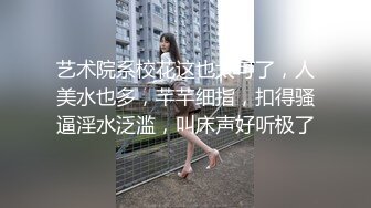  满背纹身的骚女露脸跟纹身小哥酒店啪啪直播给狼友看，互动撩骚交大鸡巴