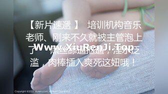 六月最新流出❤️厕拍大神给KTV送啤酒❤️偷偷潜入女厕偷拍坐台小姐尿尿（4）前蹲美女的无毛白虎逼挺干净的