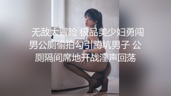 YC商场抄底齐逼白裙黄发小美妞??蕾丝黑窄内遮盖不住肥臀和深沟