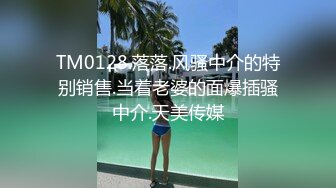 嫩模勾引胸前纹身妹子自慰啪啪双洞齐插，大黑牛塞入假吊爆菊口交上位猛操