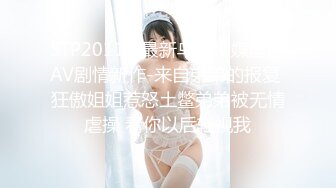 跟随抄底跟闺蜜挑首饰的漂亮美女 挑仔细挑慢慢挑 我就慢慢欣赏性感大屁屁