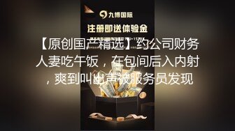 vetive 黑色花紋上衣搭配黑色蕾絲內衣 婀娜豐腴身姿嫵媚動人