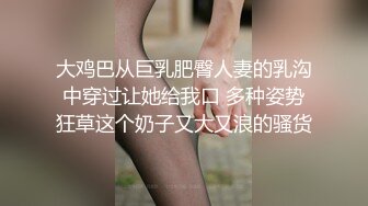 边足交边口交 还好我学过舞蹈柔韧度不错... 最后被哥哥按着头插嘴 口爆到嘴里惹