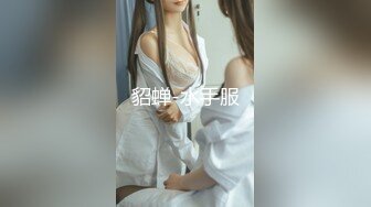 绝对极品！纯欲系天花板美少女！性感红色睡衣，没穿内裤无毛超嫩小穴，振动棒抽插换上黑丝网袜