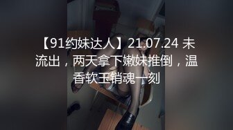  剧情演绎按摩老哥忽悠女客户啪啪，按背乳推脱掉内裤舔逼，上位骑乘抽插边操边打电话，按摩床上翘屁股后入