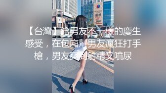 游泳馆内部员工一路游走四处出击偷拍 多位美女少妇洗澡换衣服 (2)