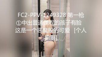 透明直尺抽打骚穴，水声潺潺，淫语不断