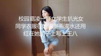 可纯可风骚的少女诱惑，全程露脸高颜值洗干净了陪狼友发骚，干净的逼逼没有几根毛，揉奶自慰特写展示好刺激