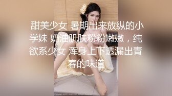 【双胞胎姐妹花浴室诱惑】长相清纯带着眼镜，浴室脱光光湿身诱惑，贫乳小奶子，翘起美臀拍打，坐马桶上掰穴特写