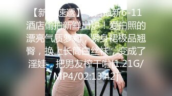 颜值身材超棒女神全身抹上精油，两个大车灯油光程亮，抖动肥臀镜头前特写