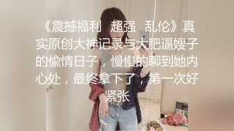 商场女厕偷拍红衣美女的极品一线无毛小白虎