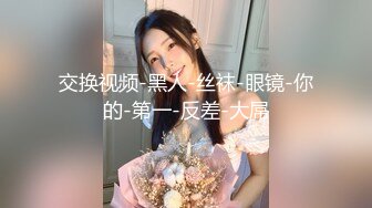 小平头高价约两极品颜值女神双飞，长相清纯细长美腿，左拥右抱一起服务，这边扣穴那边深喉，两个美女轮流着操1