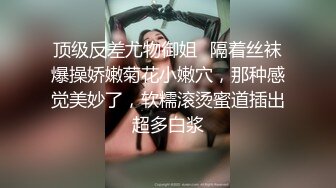 大叔和眼镜小萝莉妹妹，坐在浴缸边上，这姿势顶呱呱，‘爽不爽’，爽，‘贱不贱’，贱，女主真甜！