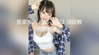   中年大哥后面抱住白嫩老婆一起摇起来后入操起来调转枪颜射一脸再用道具自慰白虎穴