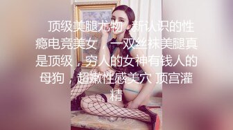 性感黑衣短裤妹子啪啪，边口交扣逼上位骑坐拉着手后入抽插