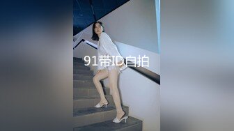  操白丝美女 在沙发上被小哥哥像小母狗一样 撅着屁屁无套输出 还被内射了