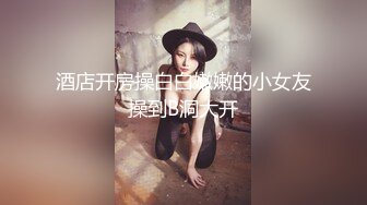 两个妹子双飞啪啪，洗完澡开操慢慢玩抬腿侧入边操边舔奶