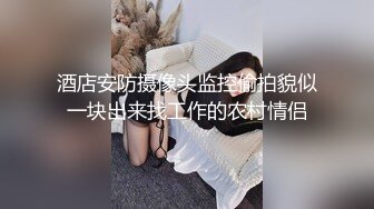 【新片速遞】熟女就是放得开，闺蜜在带着她自己做直播，掰穴自慰