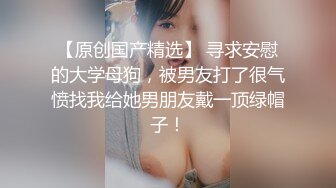 蕾丝花边蓝色小内内看着好清爽 大姐只顾背包没顾上裙底