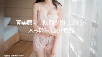 风景区女厕全景偷拍多位美女少妇前来献B (3)