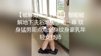 花高价约到极品骚货御姐 身材丰满软软逼毛黑黝黝 躺在床上享受添吸鸡巴 这肉体上手爱抚触感美妙啪啪大力耸动操