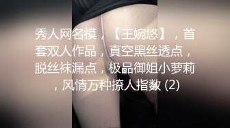 《极品CP魔手外购》潜入女厕赤裸裸拍脸拍逼各种美女小姐姐方便~有惊喜小妹子看黄片疯狂紫薇这手法没少自己玩 (1)