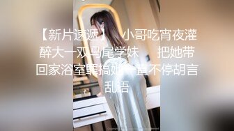 两个颜值小妹被大哥们各种玩弄，手指炮击大鸡巴