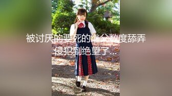  无敌美少妇全程露脸勾搭，揉奶玩逼伸着舌头要舔狼友鸡巴，被大哥按着头草嘴