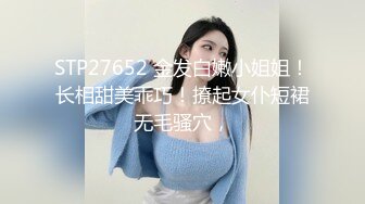 抠逼时弄疼了后面不是很配合了,男的抱着小翘臀狠狠抽