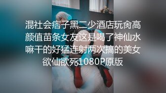 曾妈妈煮饭时直接在后面脱她裤子操起来了