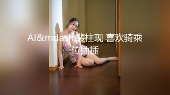 【新片速遞】 厕拍大神潜入美食城内女厕偷拍❤️顾客和服务员尿尿地面常年擦的十分光亮，反射的大屁股和真屁股遥相对应