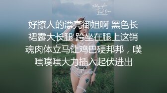 长相很是甜美的长发妹妹，三点全裸自慰撩友，狼友实在是欲罢不能