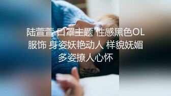 两个大白奶子，揉捏晃动好软，掰开骚穴特写，手指揉搓出白浆