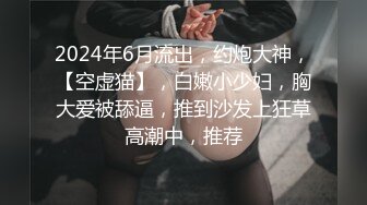 高颜值身材一流的美女，试衣间试穿几件还不错的衣裳，突然想要就开始自慰淫荡扣穴，别自慰了我想帮你！