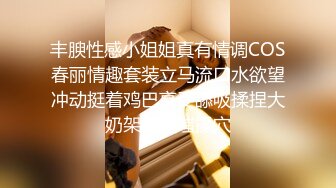  开车带着漂亮的学妹到郊区人少的地方玩车震完美露脸