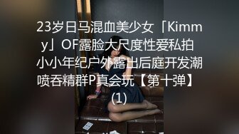 这娘们真骚，露脸在床边让小哥草着嘴吃奶子玩弄揉捏真刺激，浴室后入草屁股玩弄，口交大鸡巴淫声荡语不断